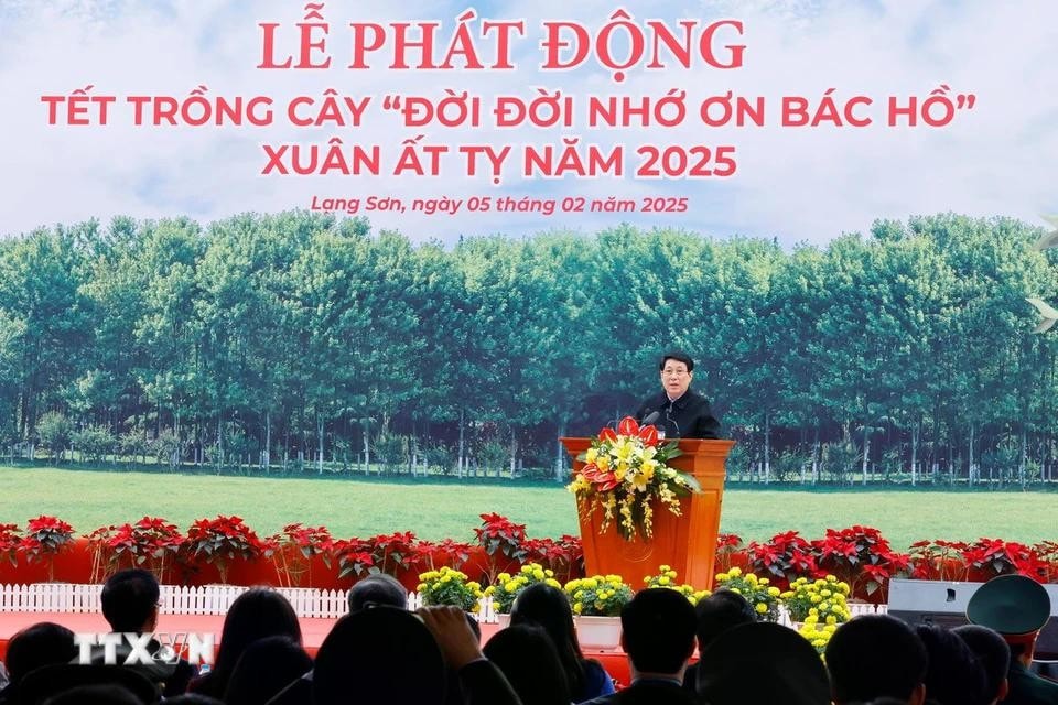 Chủ tịch nước Lương Cường phát động “Tết trồng cây Đời đời nhớ ơn Bác Hồ” Xuân Ất Tỵ tại xã Chiến Thắng, huyện Chi Lăng, tỉnh Lạng Sơn. Ảnh: Lâm Khánh/TTXVN