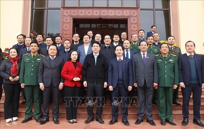 Chủ tịch nước Lương Cường với Ban Thường vụ Tỉnh uỷ Lạng Sơn. Ảnh: Lâm Khánh/TTXVN