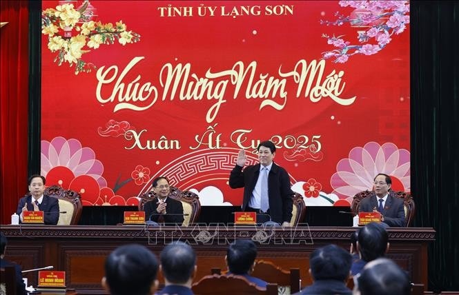 Chủ tịch nước Lương Cường gặp mặt Ban Thường vụ Tỉnh uỷ Lạng Sơn nhân dịp đầu Xuân Ất Tỵ. Ảnh: Lâm Khánh/TTXVN