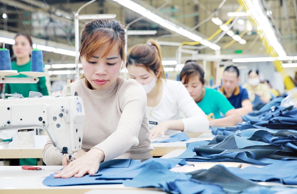 Dây chuyền sản xuất của Công ty TNHH Sungwoo Vina, Bắc Ninh trong ngày làm việc đầu tiên sau kỳ nghỉ Tết