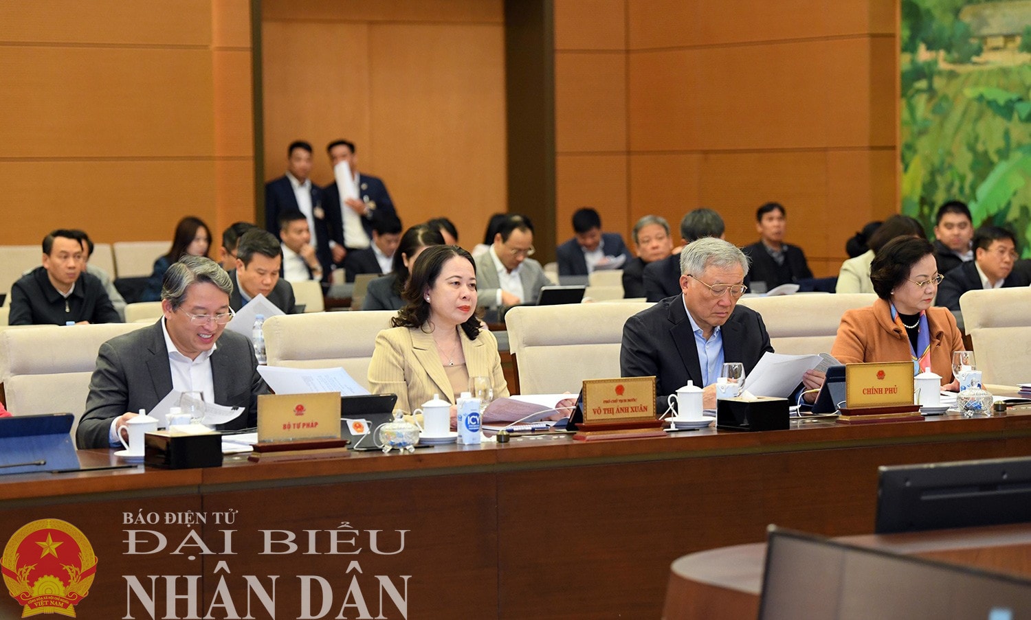Các đại biểu tham dự phiên họp. Ảnh: Lâm Hiển