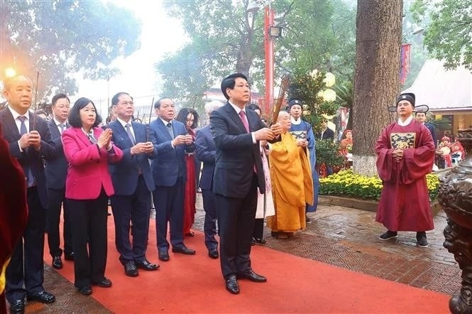 State President Luong Cuong presides over an incense offering ceremony at Kinh Thien Palace within the Thang Long Imperial Citadel in Hanoi on February 6, or the 9th day of the Year of the Snake. (Photo: VNA) 9fbcb044-de18-4285-ac09-83778cb9eb59.jpg