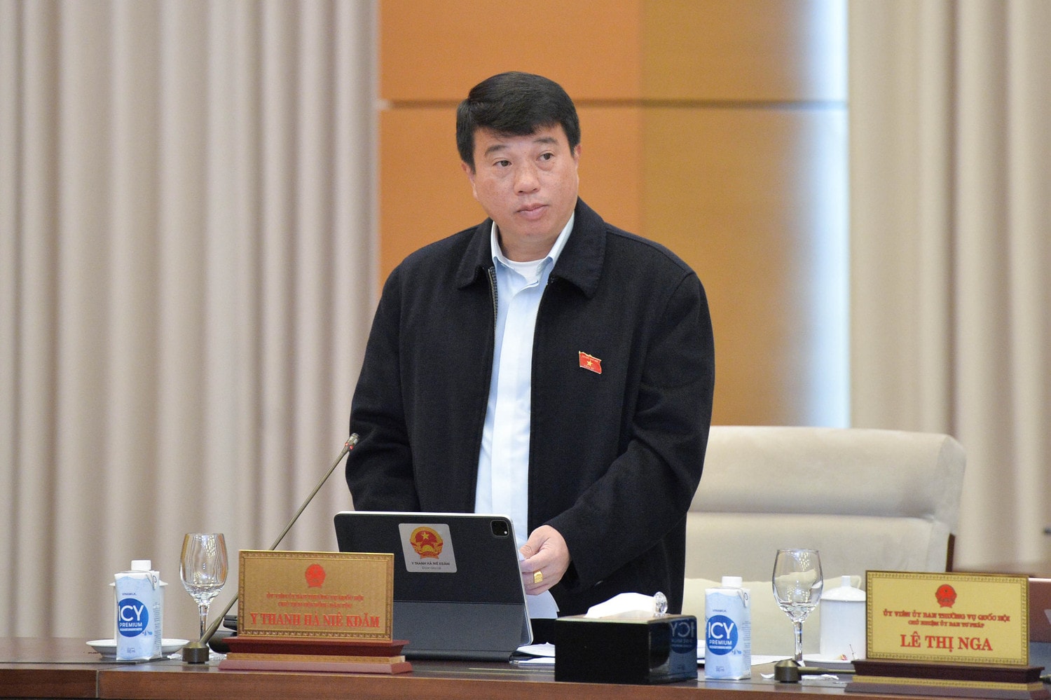 chu-tich-hoi-dong-dan-toc-y-thanh-ha-nie-kdam.jpg