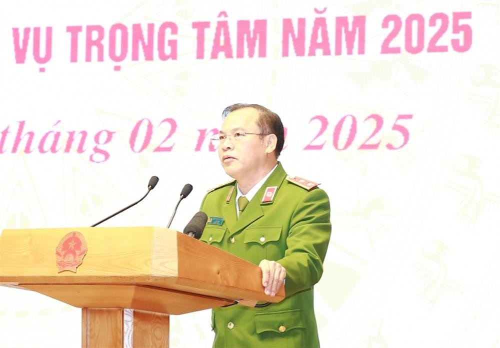 Trung tướng Nguyễn Văn Long, Thứ trưởng Bộ Công an, Tổ phó Thường trực Tổ công tác triển khai Đề án 06 của Chính phủ phát biểu tại phiên họp lần thứ 10 tổng kết hoạt động Ủy ban Quốc gia về chuyển đổi số và Đề án 06 năm 2024, phương hướng, nhiệm vụ trọng tâm năm 2025