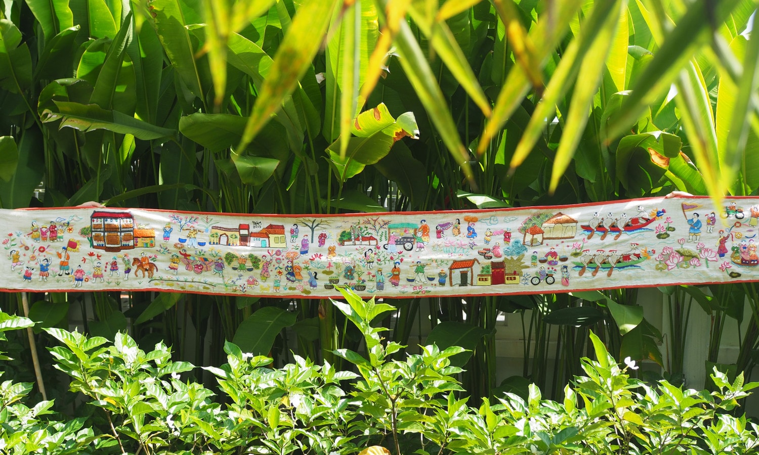 Tranh thêu "Hội làng", 2019
