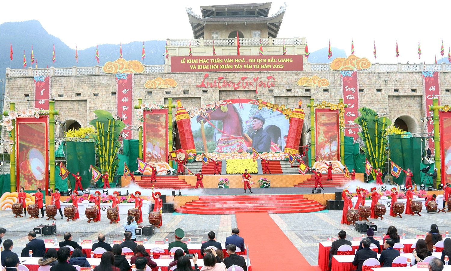Toàn cảnh khai mạc. Ảnh: Thanh Bình