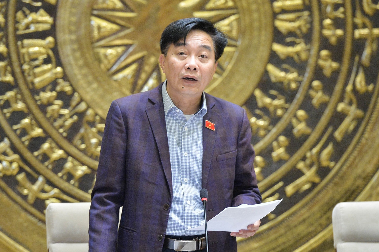 pho-chu-nhiem-uy-ban-kinh-te-nguyen-minh-son-trinh-bay-bao-cao-tham-tra.jpg