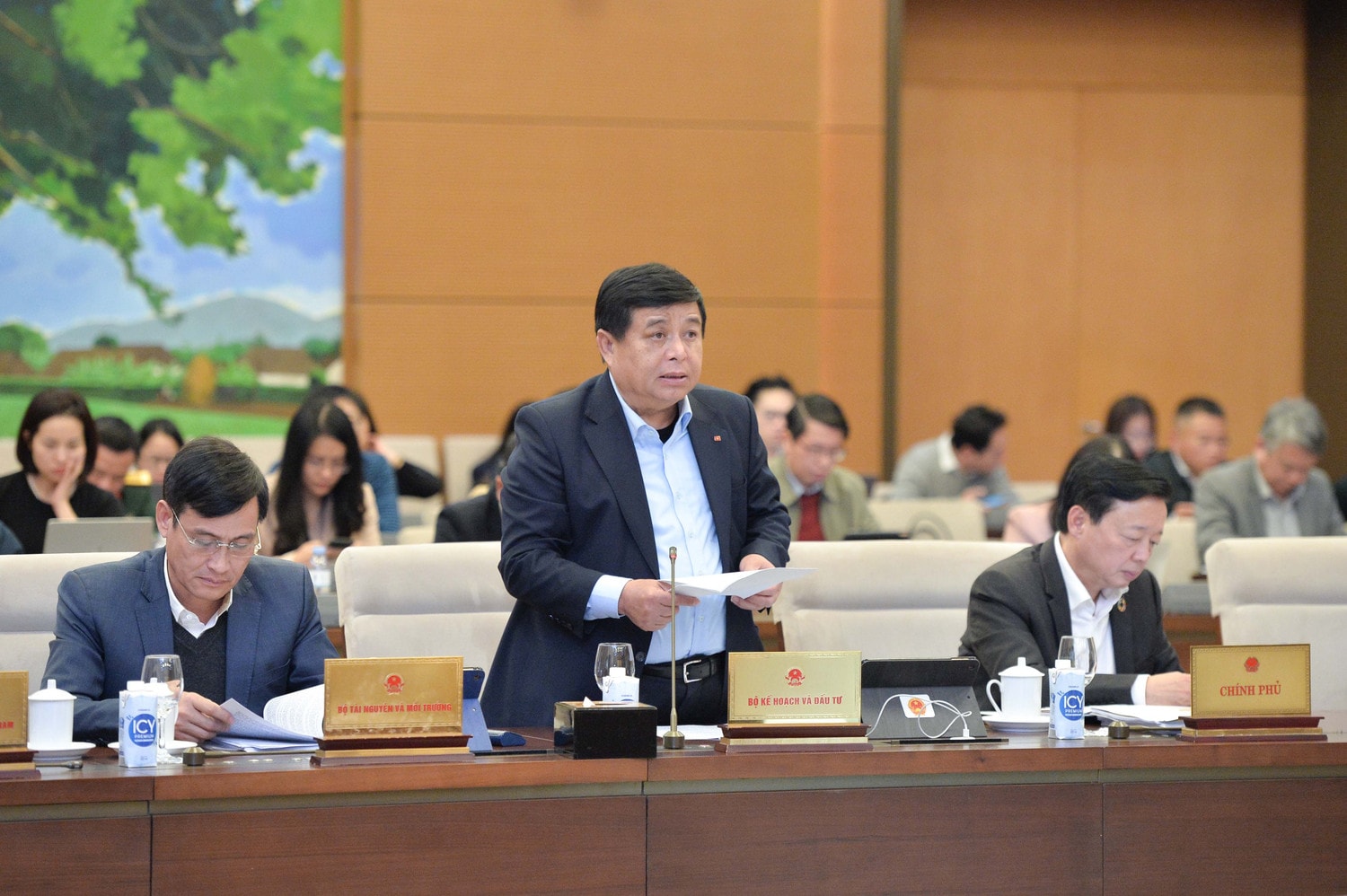 bo-truong-bo-ke-hoach-va-dau-tu-nguyen-chi-dung-trinh-bay-to-trinh.jpg