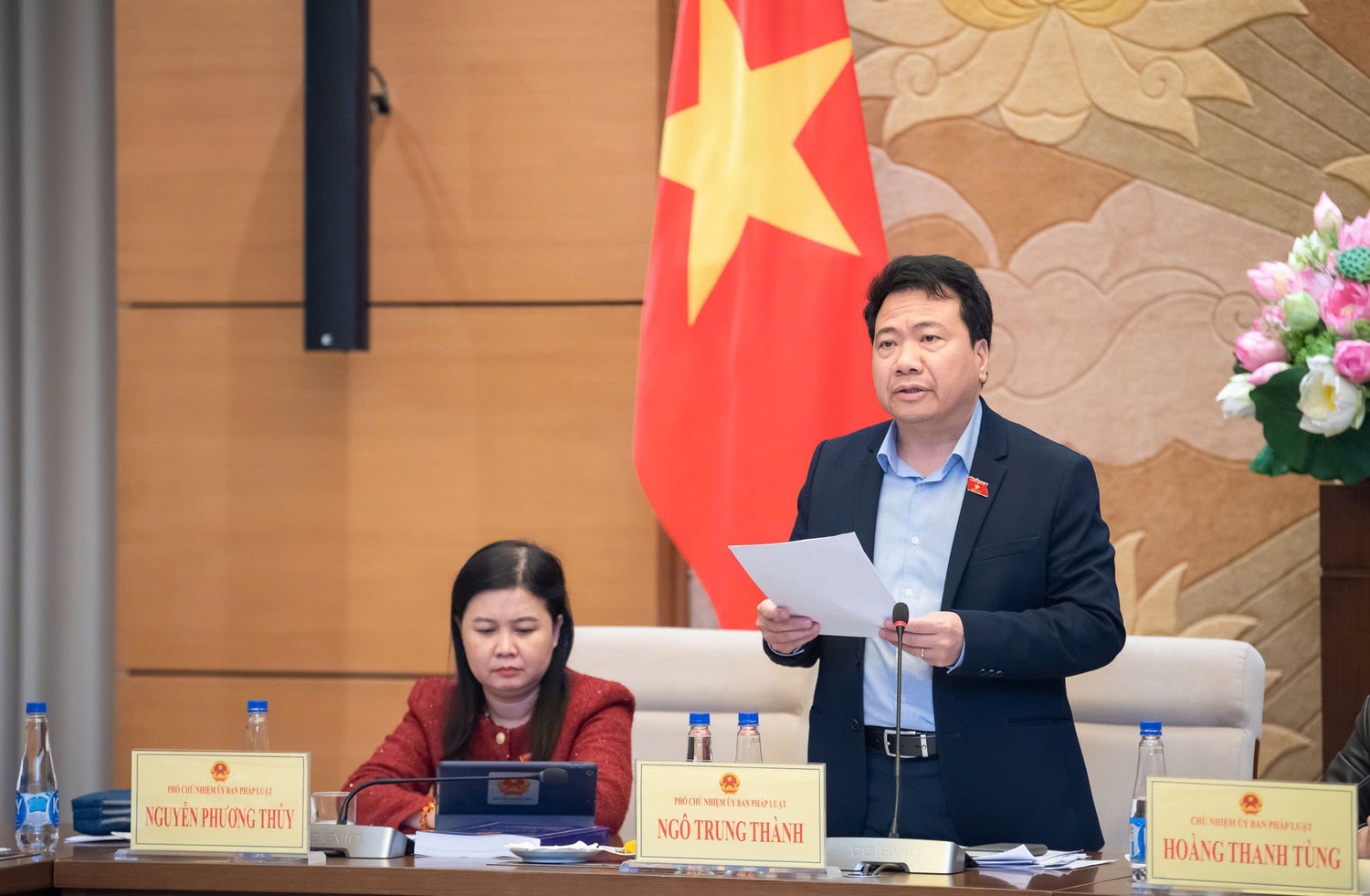 Phó Chủ nhiệm Ủy ban Pháp luật Ngô Trung Thành phát biểu