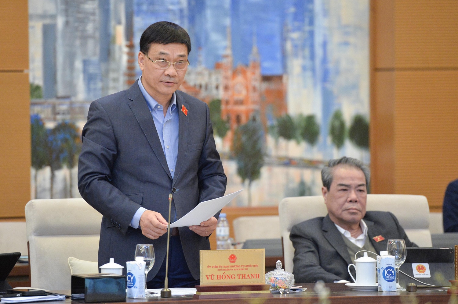chu-nhiem-uy-ban-kinh-te-vu-hong-thanh-trinh-bay-bao-cao-tham-tra-2.jpg