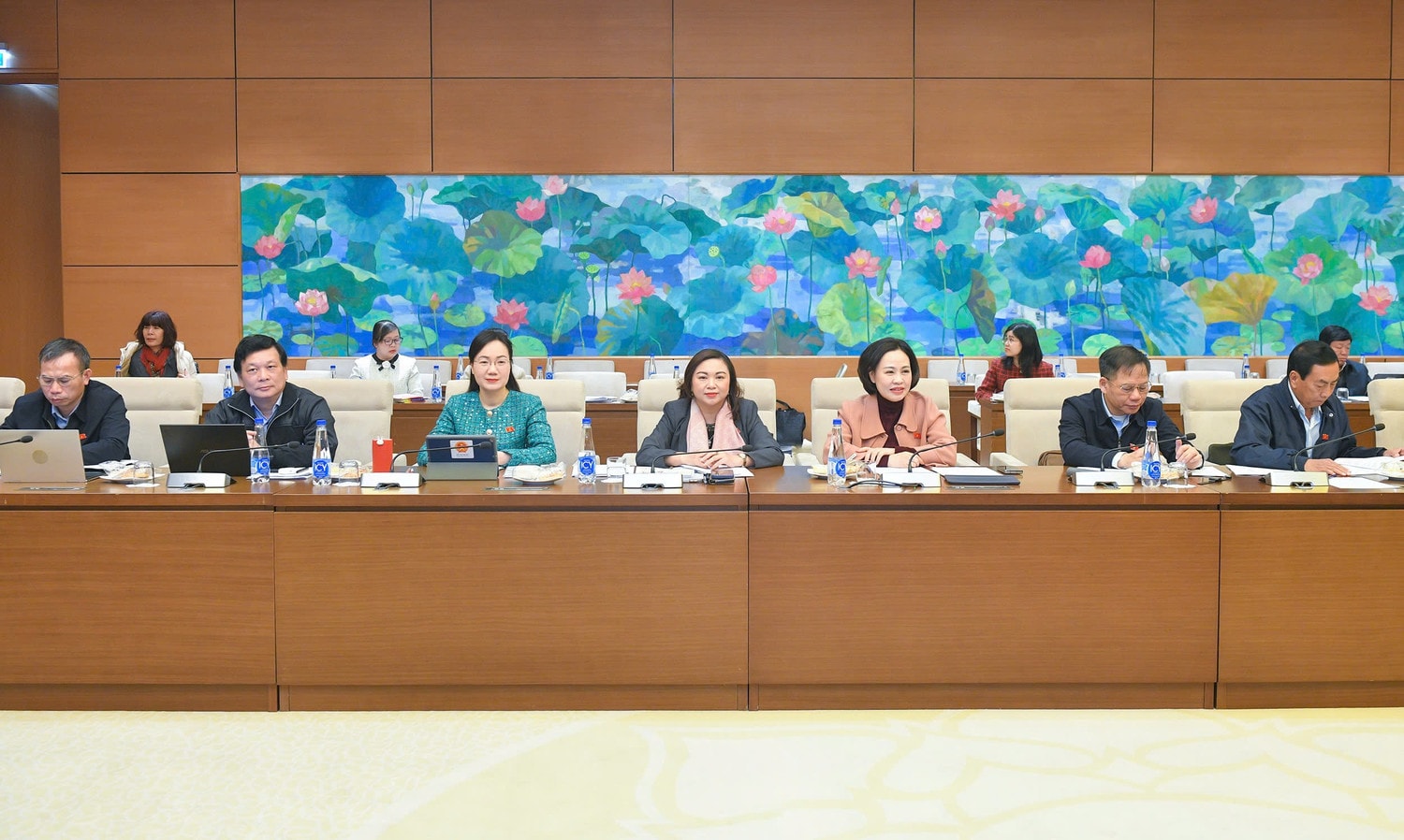 Các đại biểu dự phiên họp