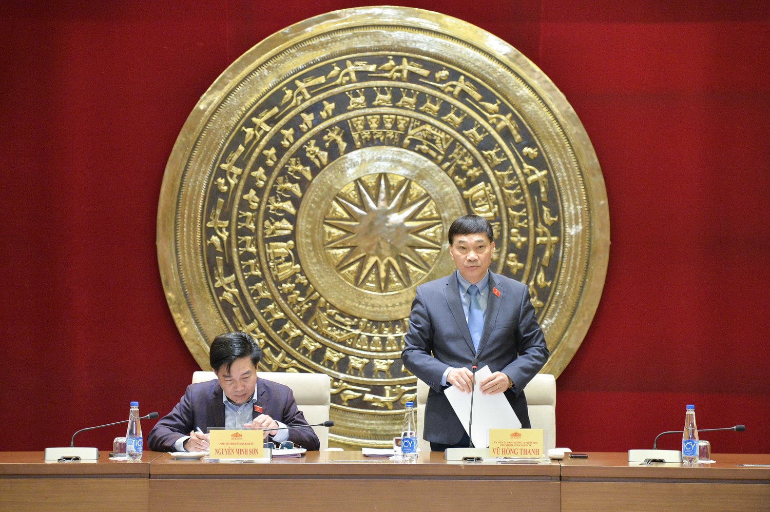 chu-nhiem-uy-ban-kinh-te-vu-hong-thanh-phat-bieu-1.jpg