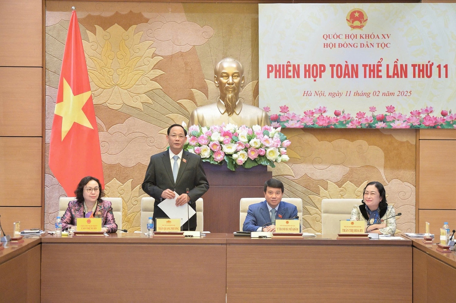 Phó Chủ tịch Quốc hội, Thượng tướng Trần Quang Phương phát biểu chỉ đạo Phiên họp. Ảnh: Hồ Long
