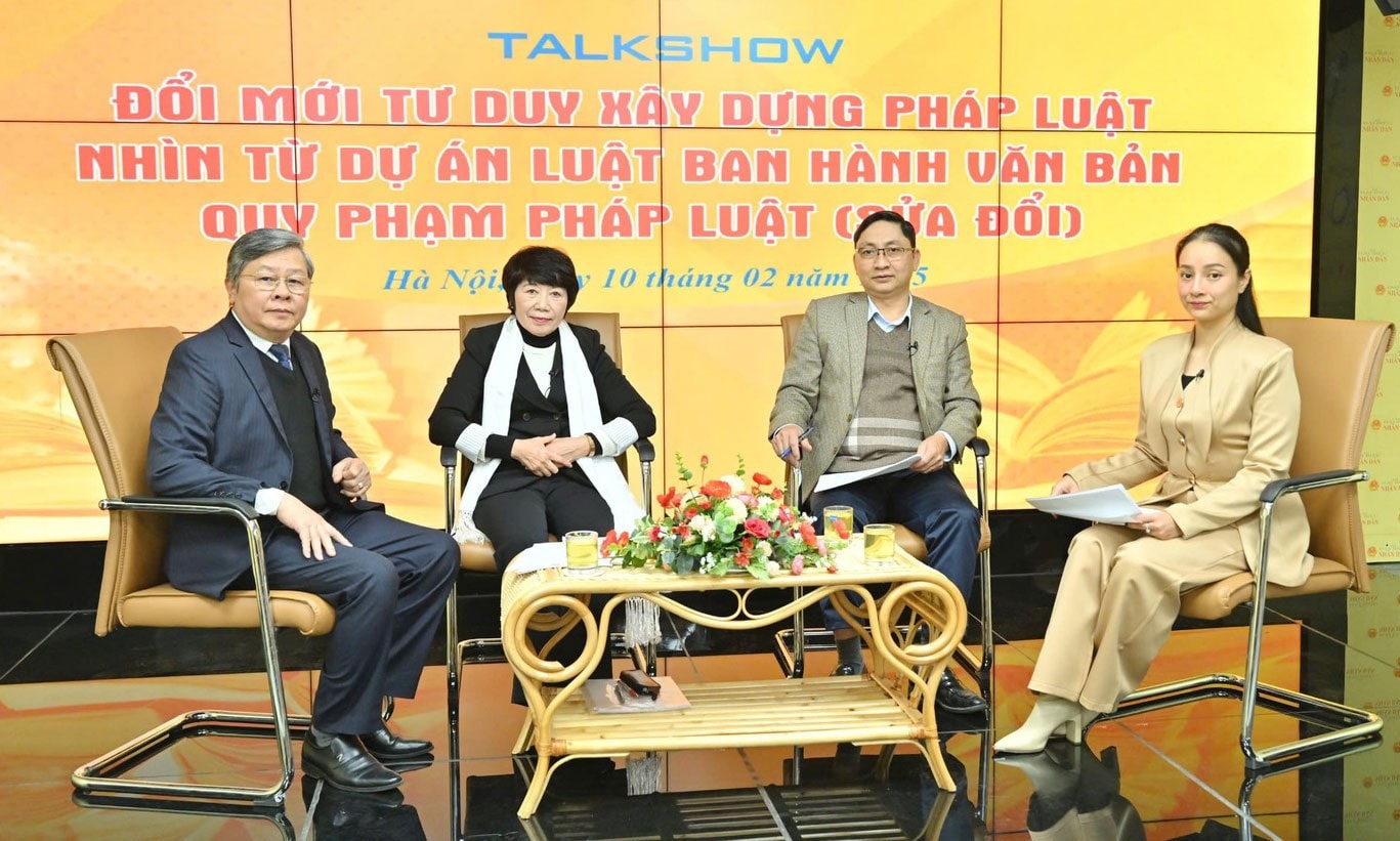 talkshow1.jpg
