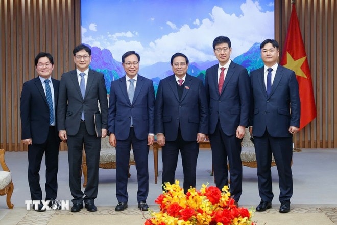 Thủ tướng Phạm Minh Chính tiếp Tổng Giám đốc Tổ hợp Samsung Việt Nam Choi Joo Ho. Ảnh: Dương Giang/TTXVN