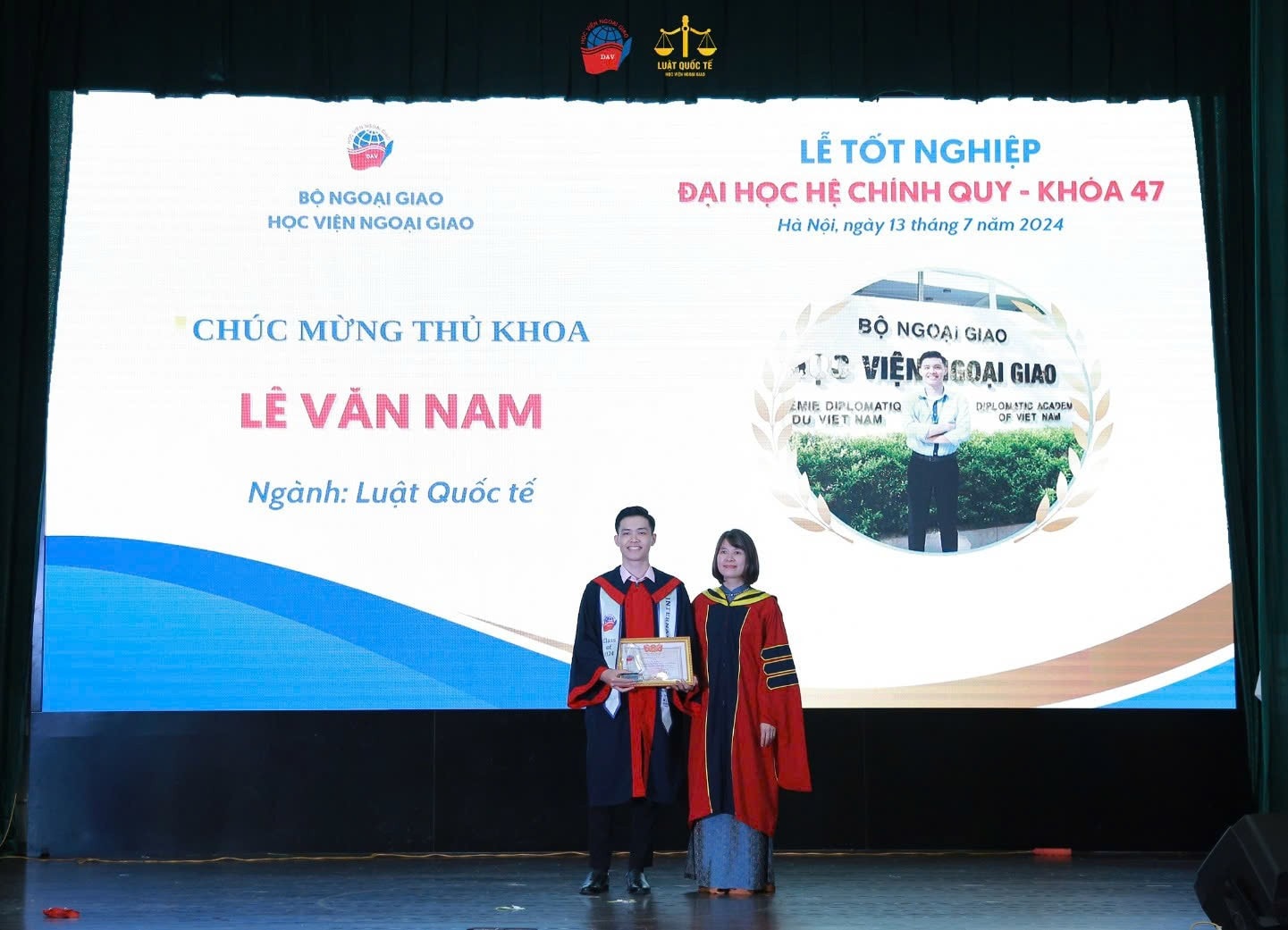 Lê Văn Nam ngày nhận bằng tốt nghiệp (Ảnh: NVCC)