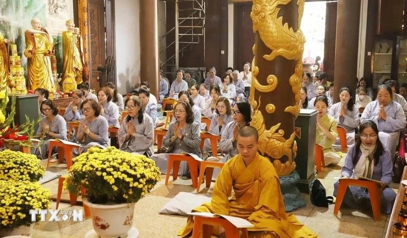 Vietnamese Buddhists and expatriates at Phat Tich Pagoda in Vientiane (Photo: VNA) phat-tu.jpg