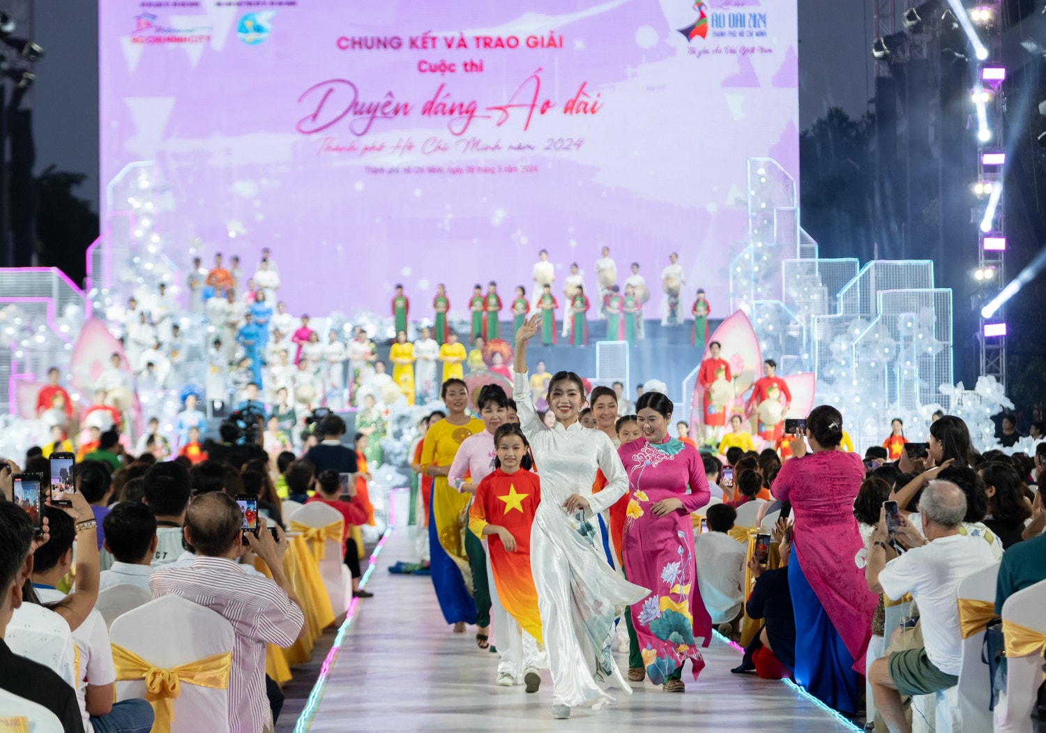 duyen-dang-ao-dai-1.jpg