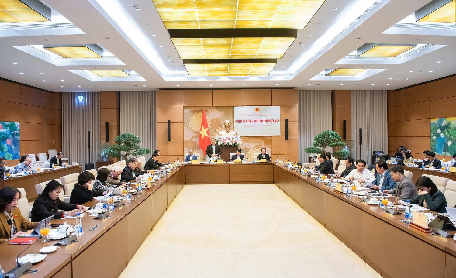 Toàn cảnh phiên họp toàn thể lần thứ 11 của Ủy ban Khoa học, Công nghệ và Môi trường