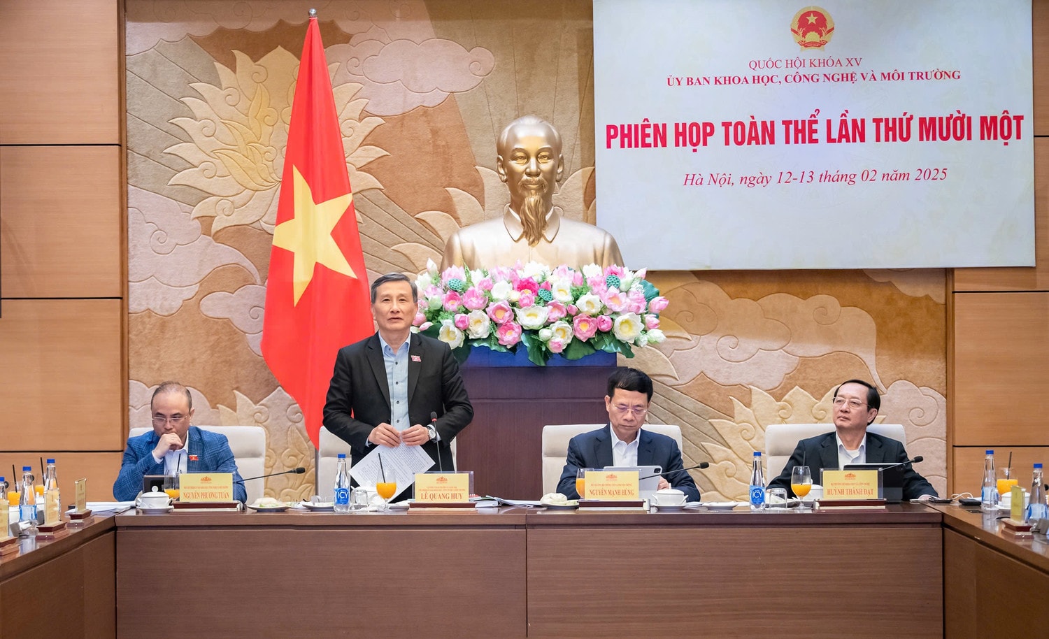 Chủ nhiệm Ủy ban Khoa học, Công nghệ và Môi trường Lê Quang Huy chủ trì phiên họp toàn thể lần thứ 11 của Ủy ban