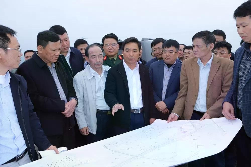 Lãnh đạo tỉnh Thanh Hóa kiểm tra tiến độ các công trình, dự án trọng điểm trên địa bàn tỉnh. Ảnh: Minh Hiếu