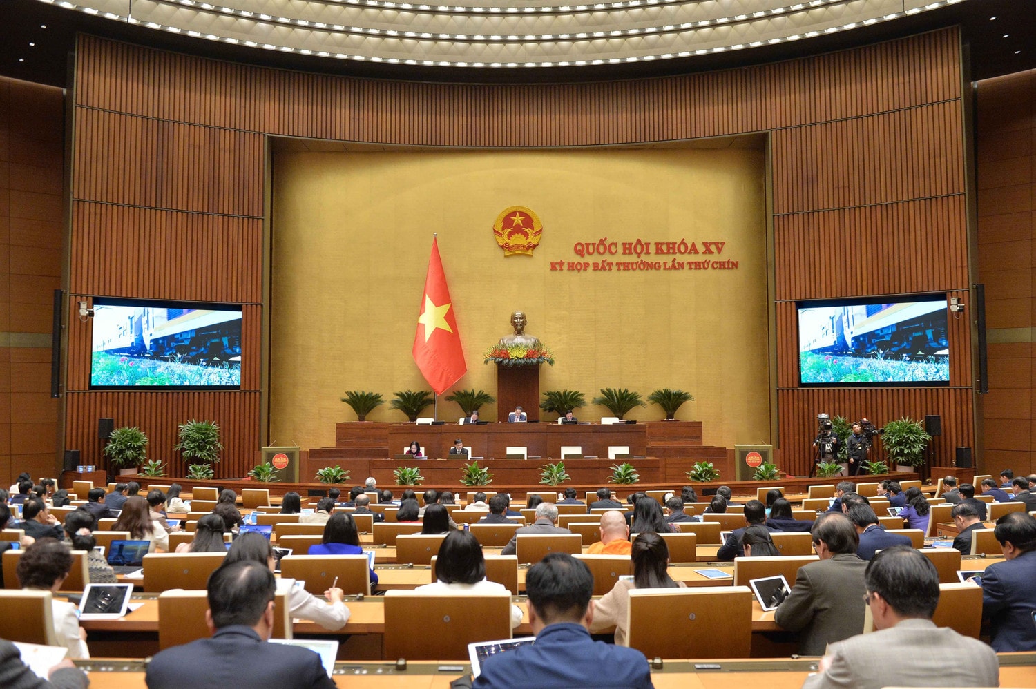 toan-canh-dai-bieu-xem-video-clip.jpg