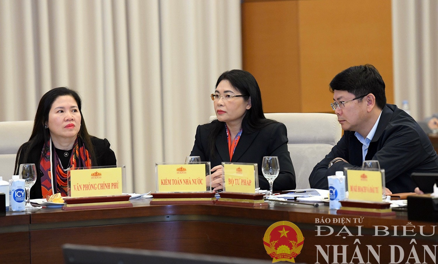 Đại biểu dự phiên họp. Ảnh: Lâm Hiển
