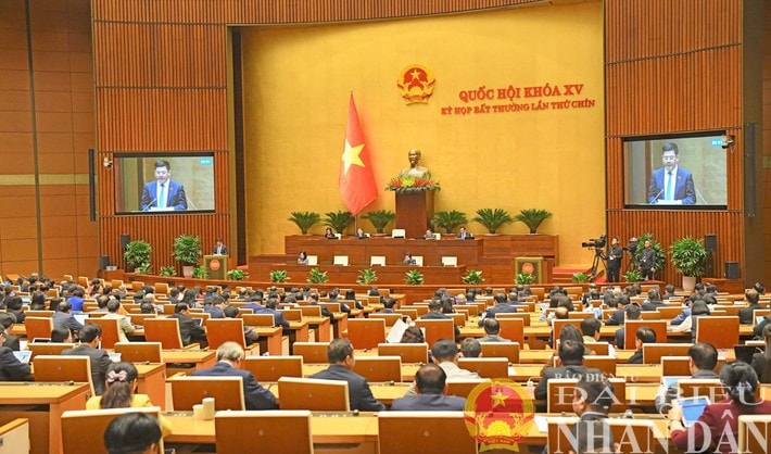 National Assembly (NA) deputies listen to a proposal on specific mechanisms and policies for investing in the Ninh Thuan nuclear power project. Photo: Lam Hien a1e7e9830af6b4a8ede7.jpg