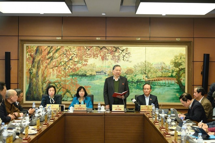 The Party chief To Lam speaks at the group discussion. Photo: Phi Long img-2466.jpg