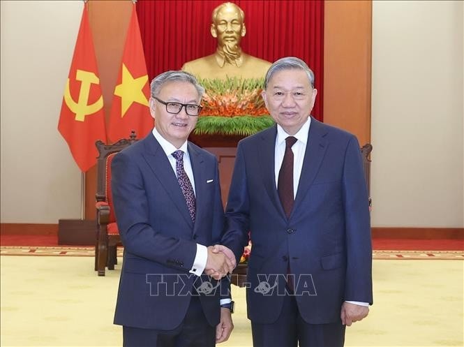 Tổng Bí thư Tô Lâm tiếp Bộ trưởng Ngoại giao Lào Thongsavanh Phomvihane. Ảnh: Thống Nhất/TTXVN