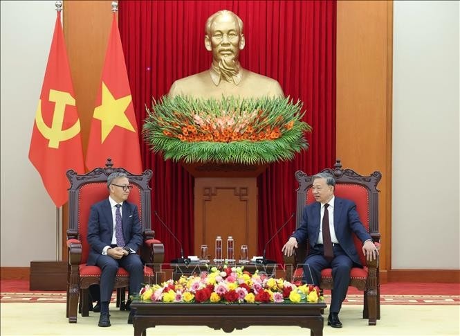 Tổng Bí thư Tô Lâm tiếp Bộ trưởng Ngoại giao Lào Thongsavanh Phomvihane. Ảnh: Thống Nhất/TTXVN
