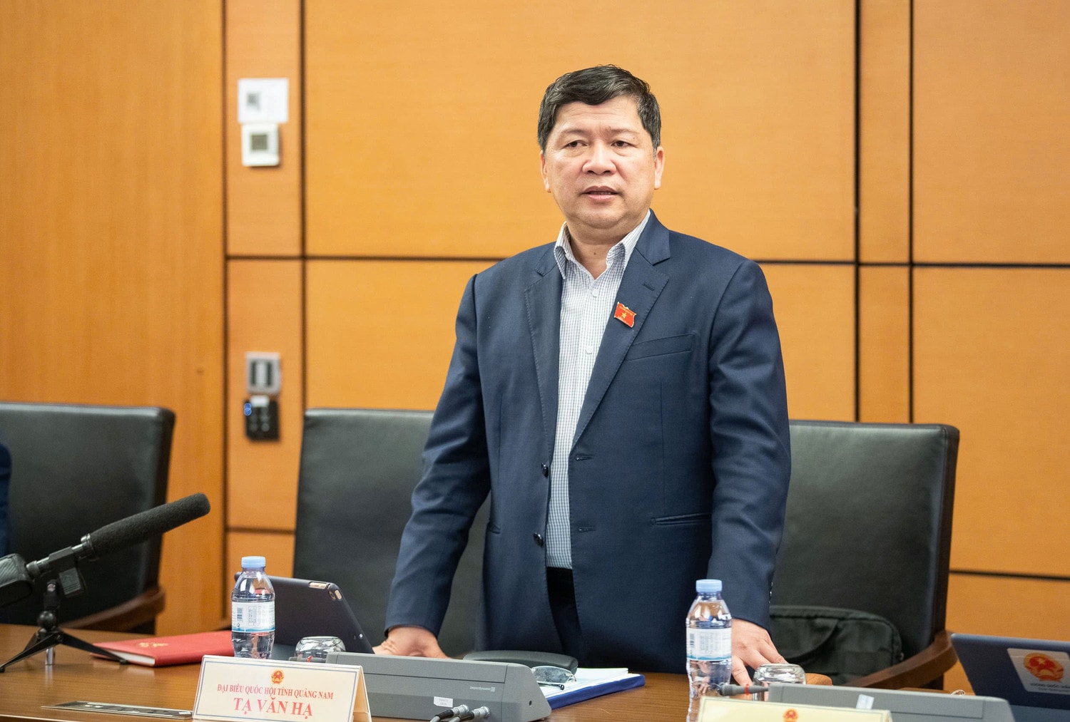 ta-van-ha.jpg