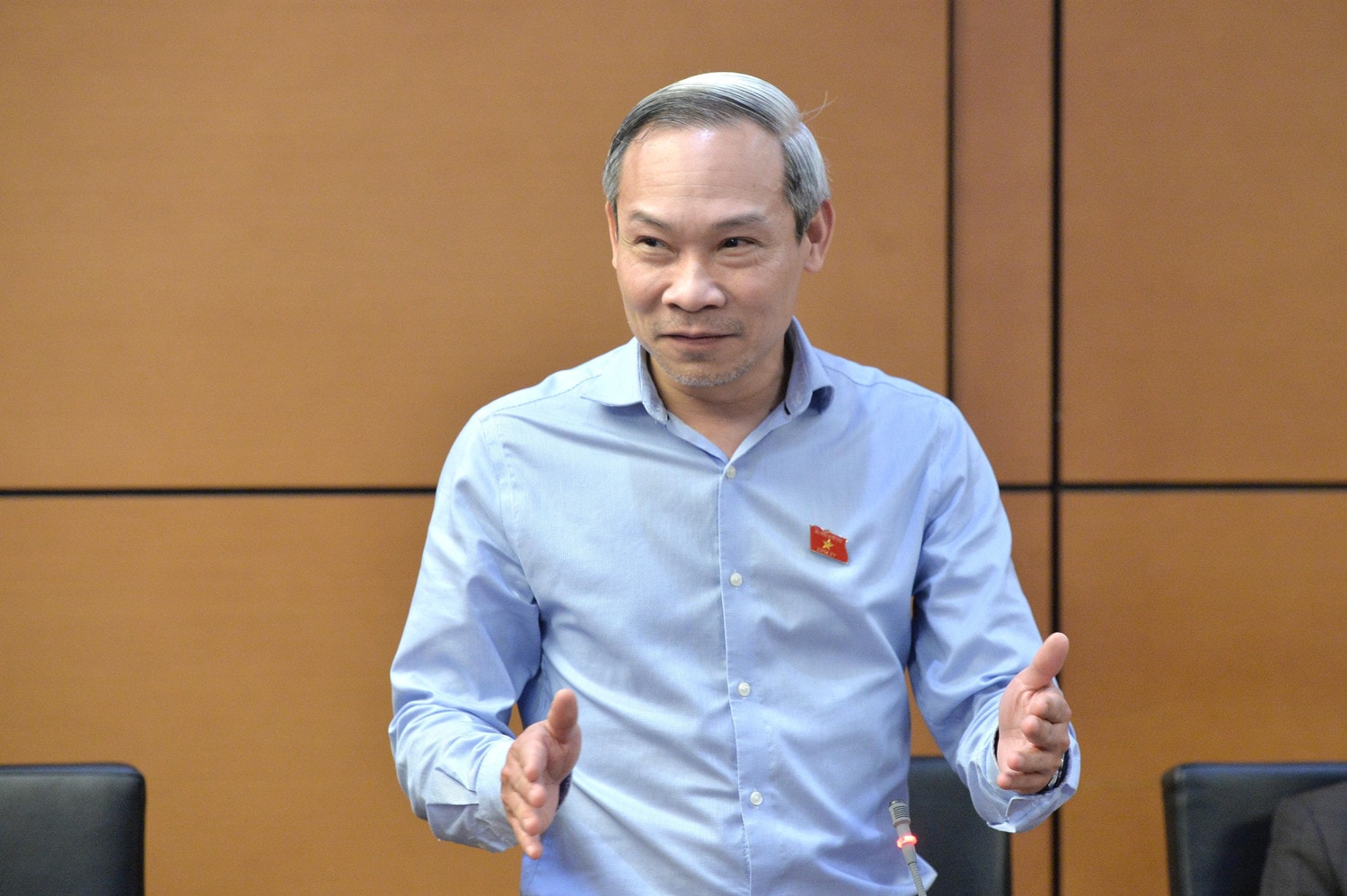 ĐBQH Phan Đức Hiếu (Thái Bình) phát biểu. Ảnh: Hồ Long