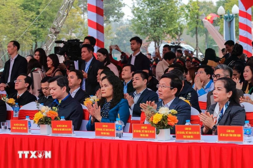 Các đại biểu dự khai mạc Ngày hội. Ảnh: Hoàng Hiếu/TTXVN