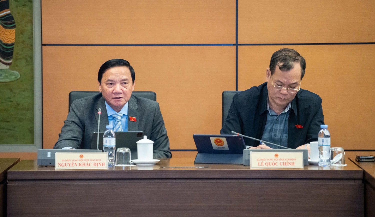 Phó Chủ tịch Quốc hội Nguyễn Khắc Định dự phiên thảo luận Tổ 19. Ảnh: Hồ Long