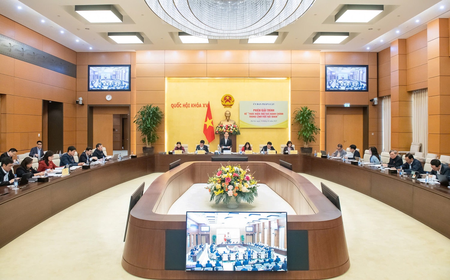 Quang cảnh Phiên giải trình