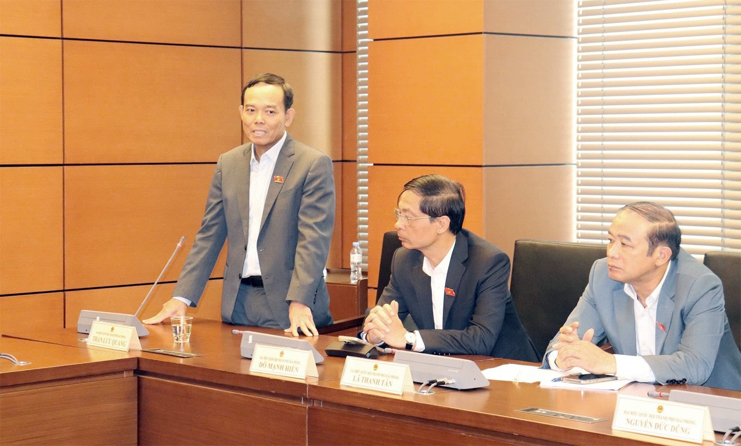 ĐBQH Trần Lưu Quang (TP. Hải Phòng) phát biểu tại tổ