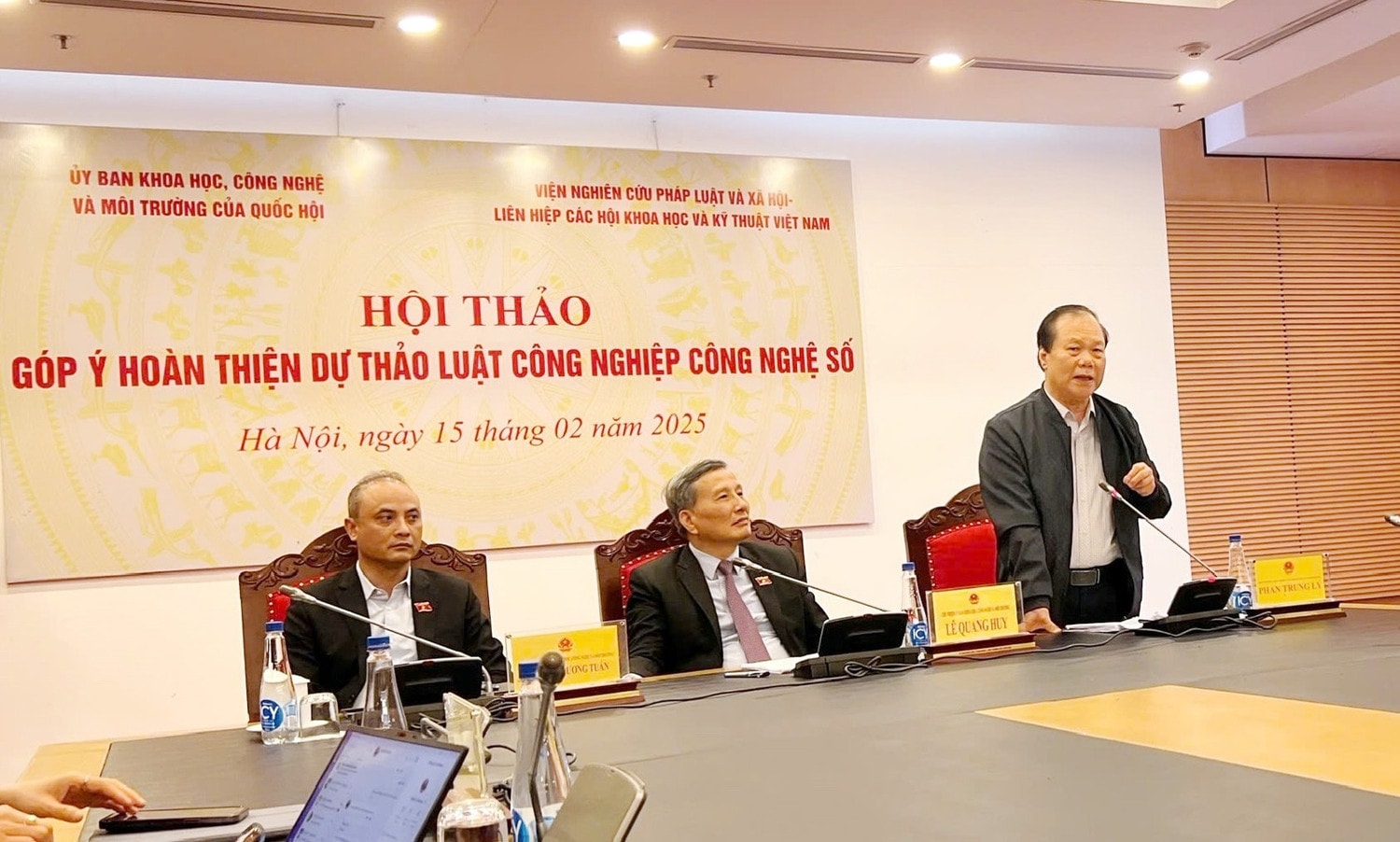 hoi-thao.jpg