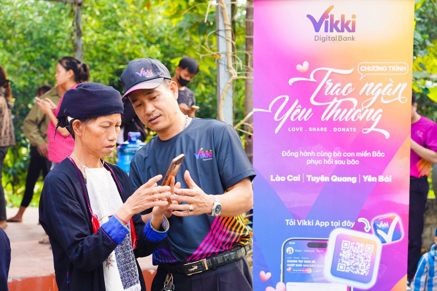 Ngân hàng số Vikki đã có hành trình Trao ngàn yêu thương và mang tiện ích Ngân hàng số đến gần hơn với bà con miền cao