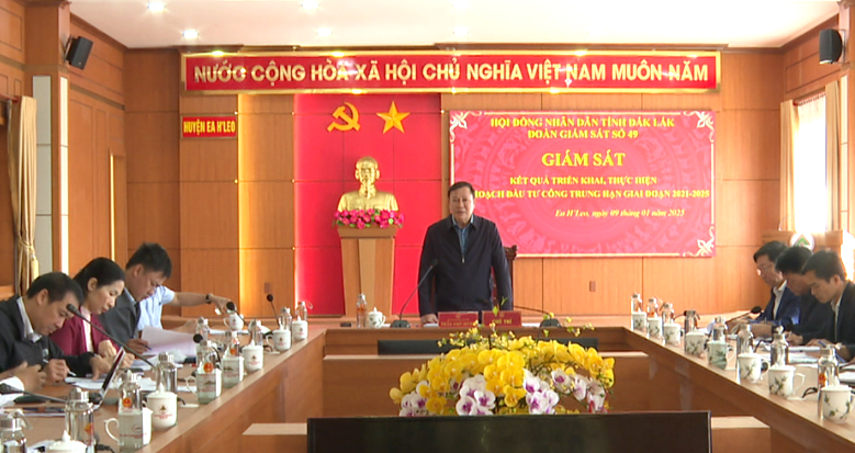 Phó Chủ tịch HĐND tỉnh Đắk Lắk Trần Phú Hùng phát biểu tại cuộc giám sát. Ảnh: K. Lê