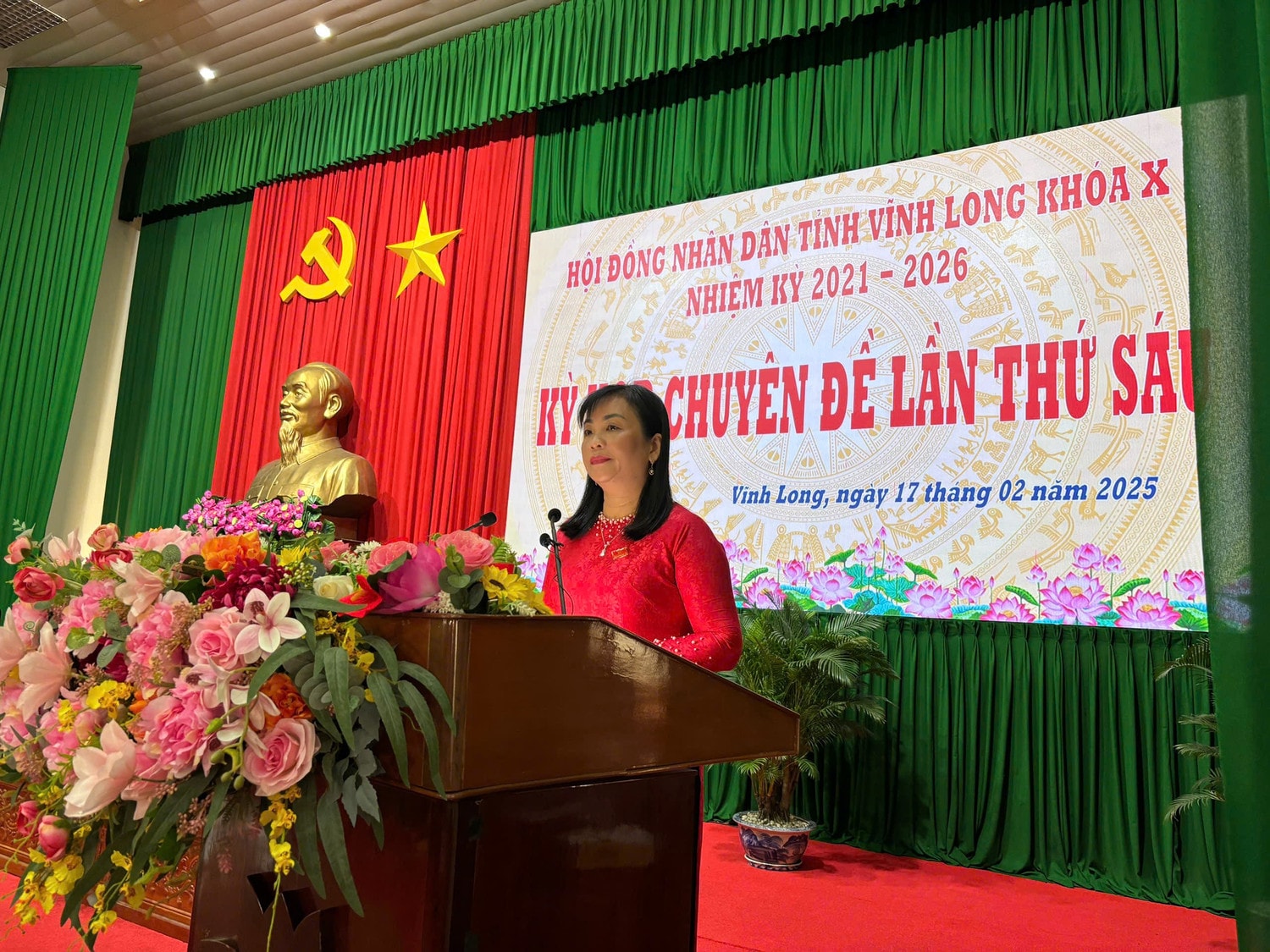 Phó Chủ tịch HĐND tỉnh Lê Thị Thúy Kiều phát biểu tại kỳ họp