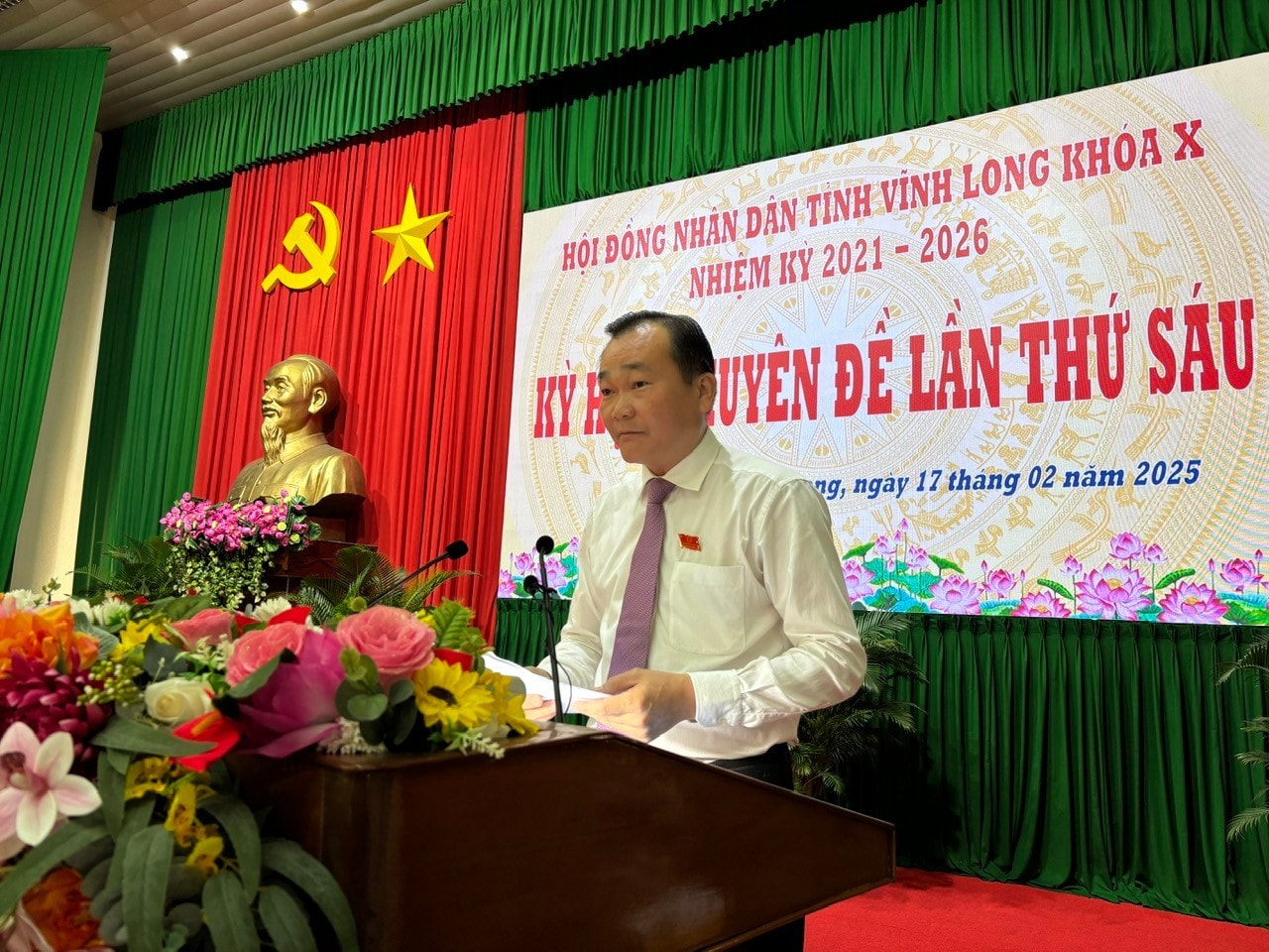 Phó Chủ tịch Thường trực HĐND tỉnh Nguyễn Minh Dũng phát biểu khai mạc kỳ họp