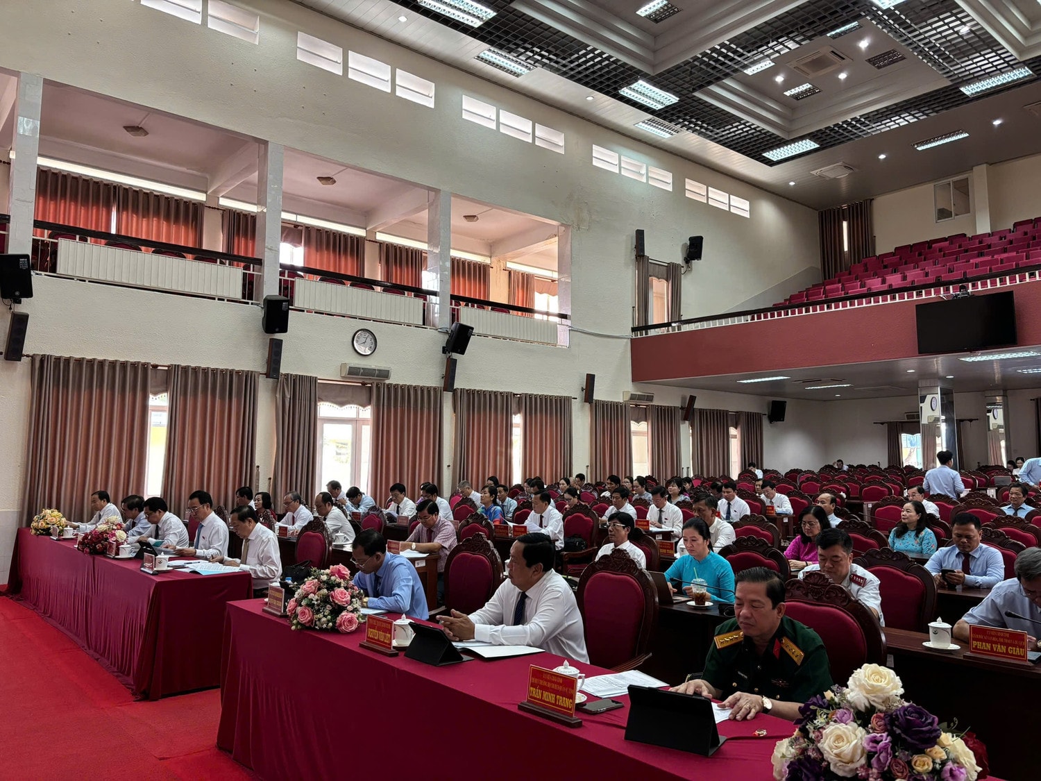 Các đại biểu dự kỳ họp