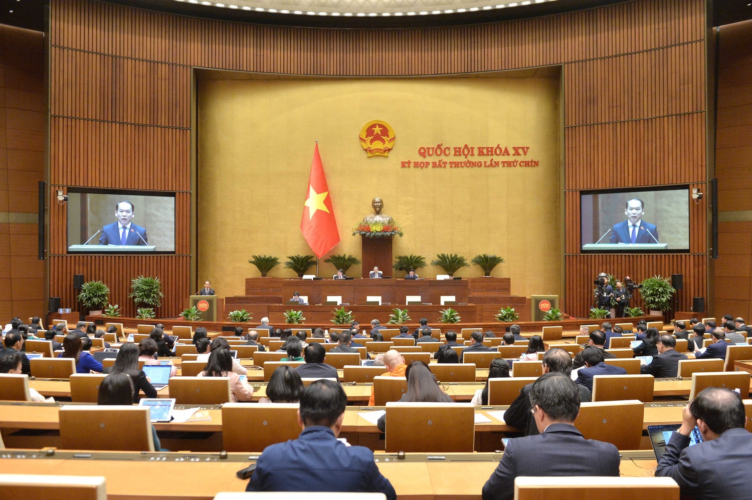 toan-canh-bieu-quyet-thong-qua-luat-sua-doi-bo-sung-mot-so-dieu-cua-luat-to-chuc-quoc-hoi.jpg