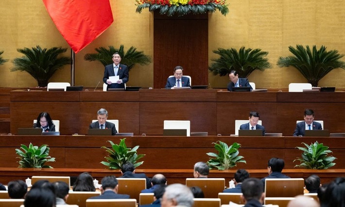 NA Chairman Nguyen Duc Hai chairs the discussion. Photo: Ho Long pct-nguyenduchai-a2.jpg