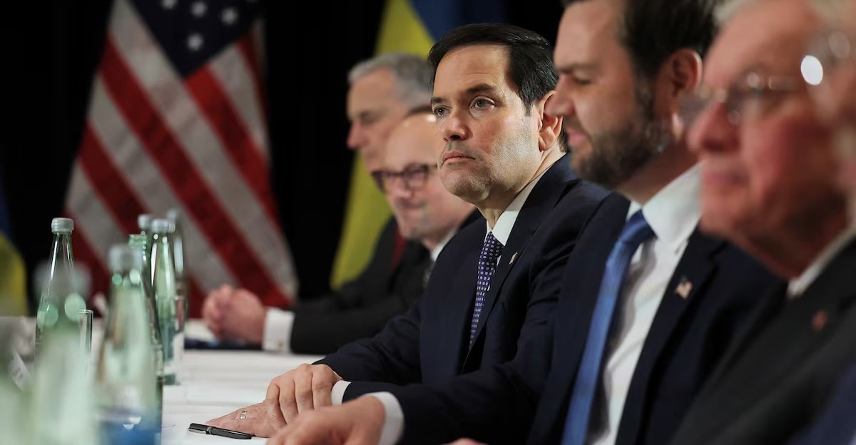 Ngoại trưởng Mỹ Marco Rubio (giữa). Nguồn: shafaq.com
