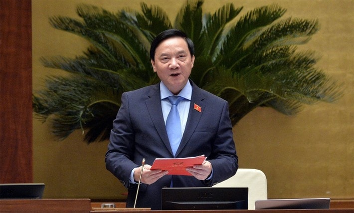 NA Vice Chairman Nguyen Khac Dinh chairs the session. Photo: Ho Long pct-nguyenkhacdinh.jpg