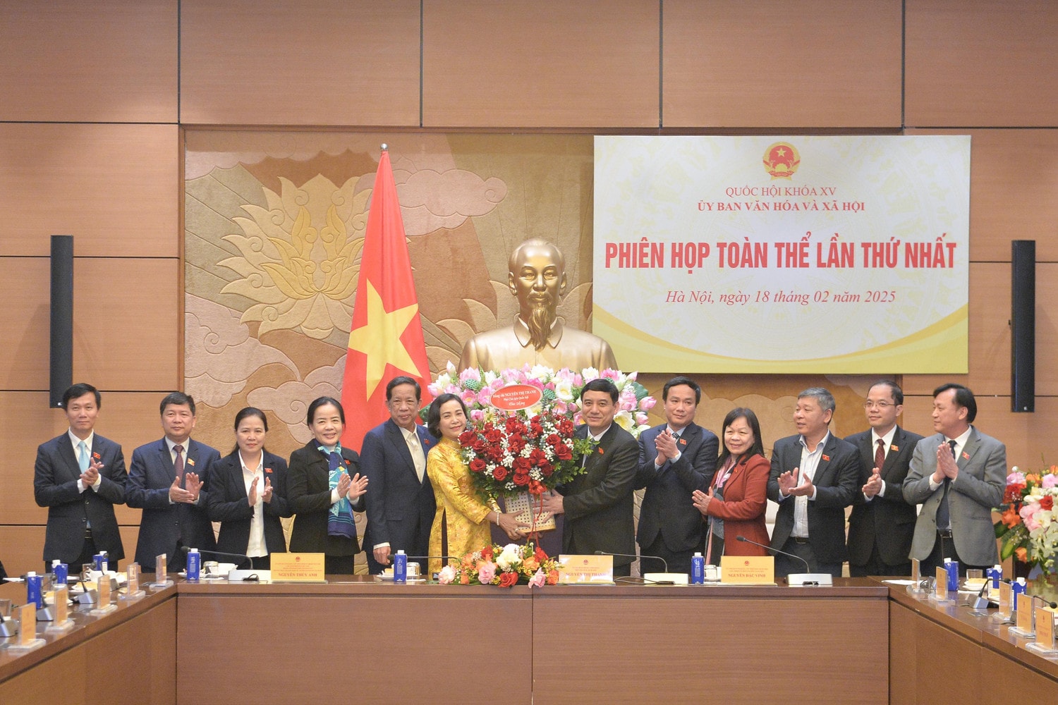 Phó Chủ tịch Quốc hội Nguyễn Thị Thanh và các thành viên Ủy ban Văn hóa và Xã hội