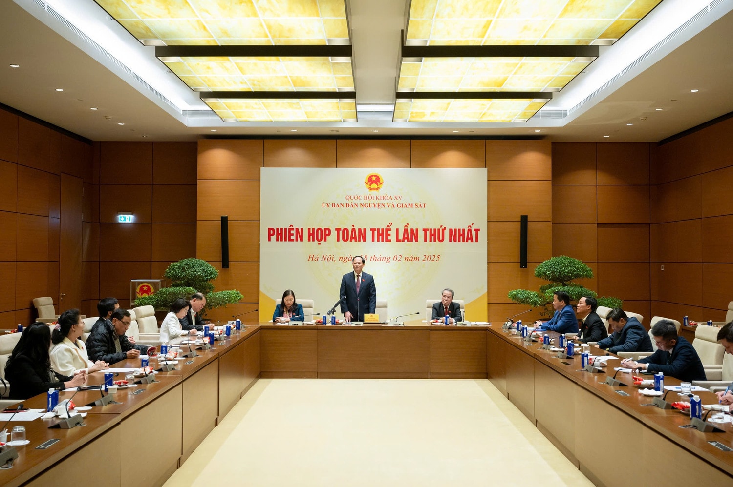 Quang cảnh phiên họp