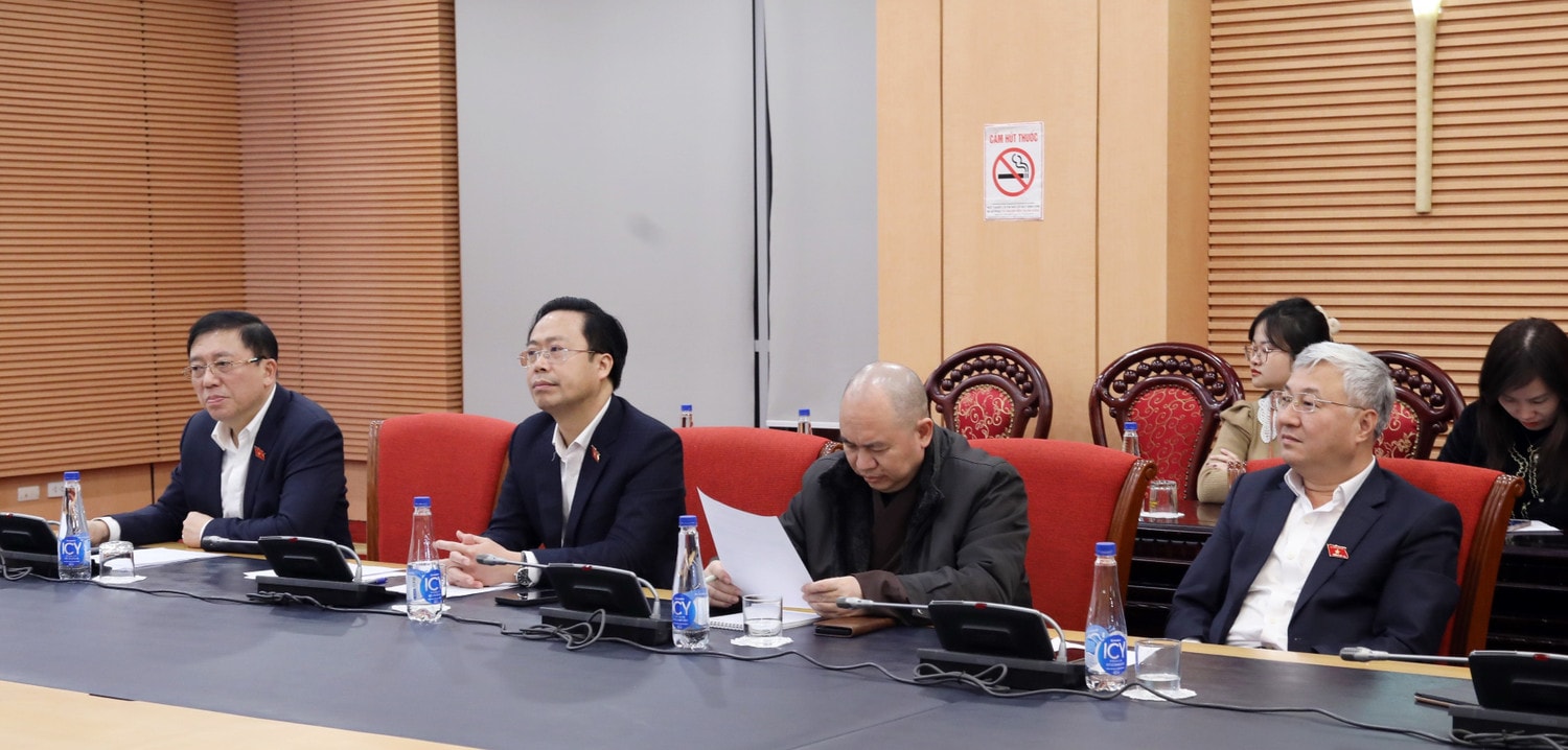 Các đại biểu tham dự phiên họp